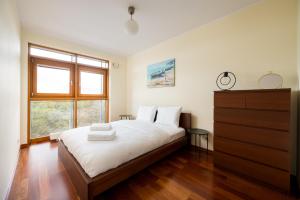 Arkadia Urban Stay Apartment by BookingHost