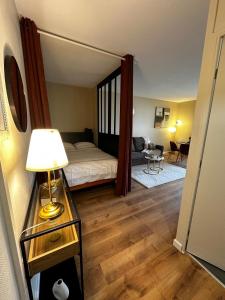 LE MONET studio proche Bordeaux avec balcon wifi & place de parking privé prox tram et Aéroport