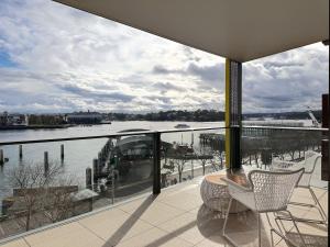 Wharf-Front Luxury Apt Barangaroo 2 Bed 2 Bath