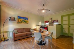 A lombre de la cathedrale