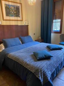 A lombre de la cathedrale