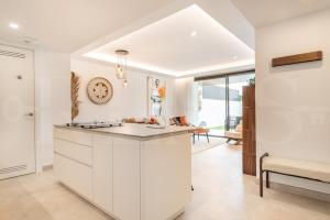 Stylish stay with terrace, pool and parking REMS