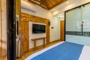 Floral Hotel Furong Town Qichi Inn