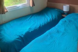 3 Bed Caravan - Sleeps 6 - Pets - Parking - Wifi