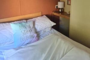 3 Bed Caravan - Sleeps 6 - Pets - Parking - Wifi