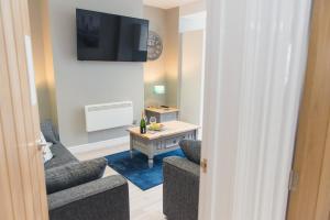 LYNNTON HOUSE Stunning 6 bed Town Centre Housewith En-Suites Prime Location Tamworth