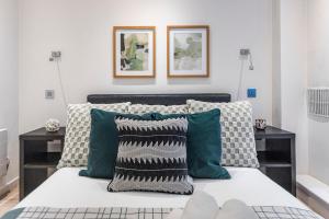 The Modern Nest Chic 2BR Oasis in the City