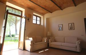 Historic Farmhouse Overlooking San Gimignano