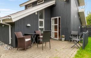 Amazing Home In Hemmet With Wifi