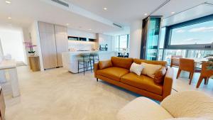 3-Bedroom Gorgeous Apartment Brisbane City Queens Wharf 180 degree City View