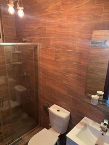 Double bedroom with private bathroom