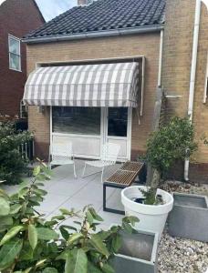 Tiny beachhouse - free parking