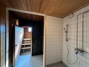 Kotimaailma - Iso asunto saunalla