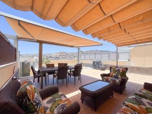 3BR Valley Dreamhouse -Solarium Terrace AirCon & Pool