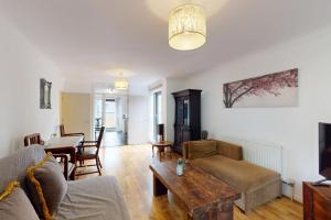 Spacious 2Bed London Flat Near Deptford Park and Surrey Quays Tube Station