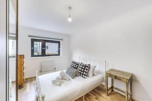 Spacious 2Bed London Flat Near Deptford Park and Surrey Quays Tube Station