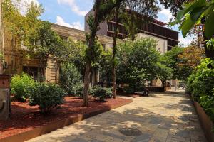 Stylish and Cozy 1BR Apt Vera Tbilisi - by Wehost