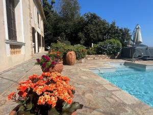 RDC maison de maitre pour 6 personnes avec piscine et jacuzzi