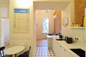 Stylish and Cozy 1BR Apt Vera Tbilisi - by Wehost