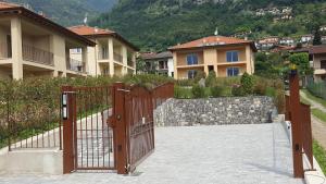 Apartment with Pool View