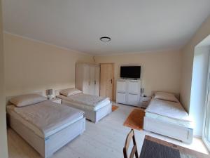 Noclegi Pod Dębem , Wiśniówka