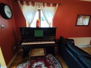 Cozy 2 bedroom House, Castlebar Town, near to Westport, Achill & Clifden