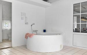 Lovely Home In Ulfborg With Wifi