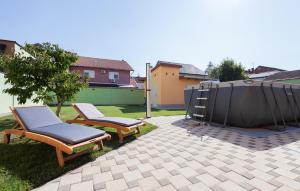 Stunning Apartment In Visnjevac With Sauna