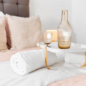 Stylish Two Bedroom Apartment - Secure Parking - Fast Wifi 53C