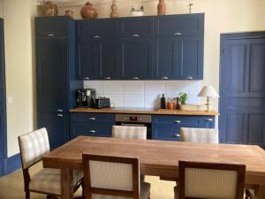 Quiet and central charming apartment, free parking