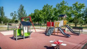 APPARTEMENT T3 EQUIPE IDEAL FAMILLE COMODITES LAC JEUX et TERRAINS A PROXIMITE