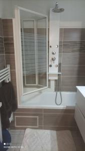 APPARTEMENT T3 EQUIPE IDEAL FAMILLE COMODITES LAC JEUX et TERRAINS A PROXIMITE