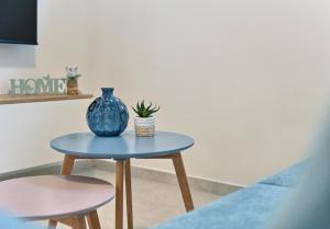 Mićos Beach Studio with Pool