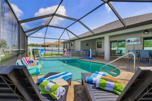 Sun, Fun & Relaxation Await with Heated Pool, Lanai & Spacious Comfort - K La Vie - Roelens