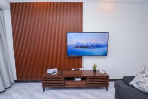 beautifully furnished two bedroom with scenic city views , swimming pool, equipped gym ample parking, child playground and unbeatable scenic views