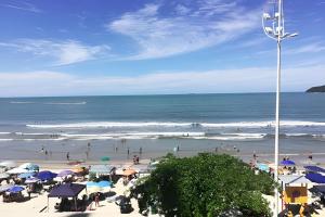 Lindo apt reformado - 3 quartos - Ed. frente mar