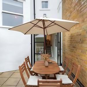 Elegant, Victorian End of Terrace Town House