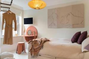 Elegant, Victorian End of Terrace Town House