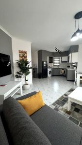 Stylish 2BD 2Bath Regency towers