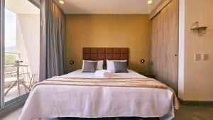 1BD Luxe Shore & Balcony Sunrise Next to the Beach