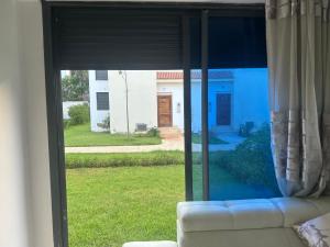 Maison ensoleillée à Skhirat, Piscine & Parking