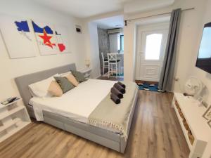 Cool studio by the palace