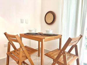 Beachside Studio with Pool, Steps to Playa Bonita