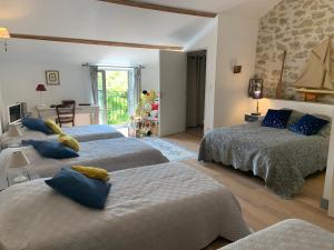 Grande Chambre chez lhabitant dans Mas provençal