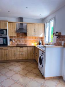 Petite maison indépendante au calme au cœur des oliviers