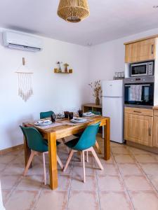 Petite maison indépendante au calme au cœur des oliviers