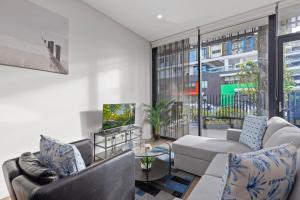 Modern City-Fringe Townhouse