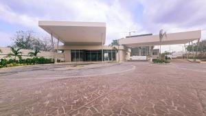 1BD Luxe Shore & Balcony Sunrise Next to the Beach