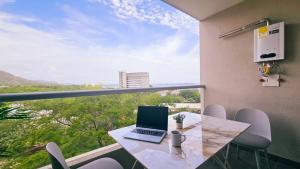 1BD Luxe Shore & Balcony Sunrise Next to the Beach