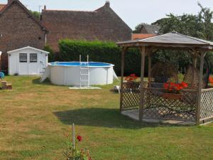 Le clos des tracteurs dantan